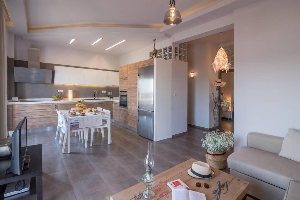 Ioanna Bayview Luxury Apartment 依拉佩特拉 外观 照片